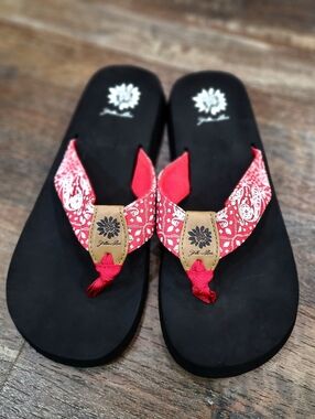 Yellow Box Flander Red Paisley Bandana Print Flip Flops - Women's Size 8.5
